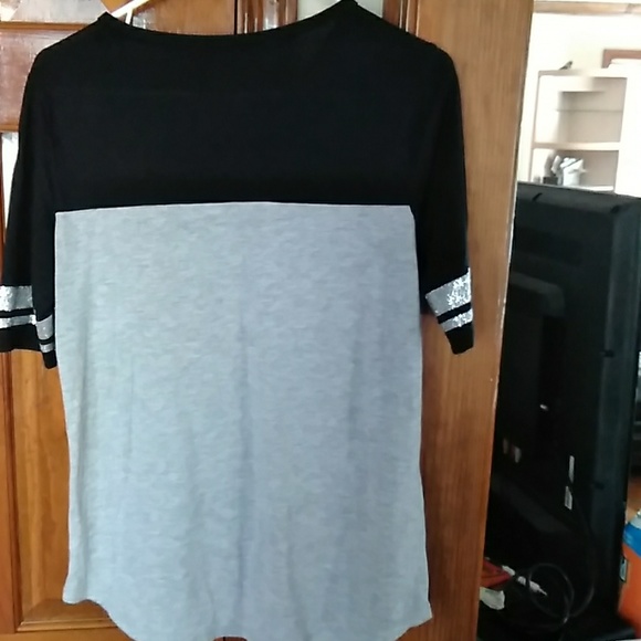 Shirt - Picture 2 of 7